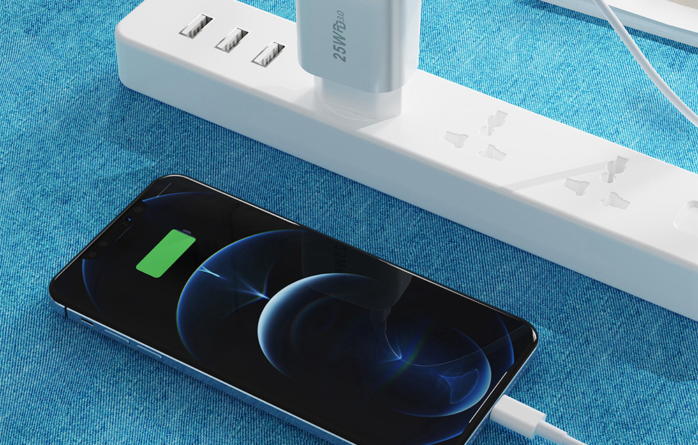 Foneng EU40 USB-C hálózati töltő adapter 25W PD QC 3.0 + USB-C - lightning kábel-2