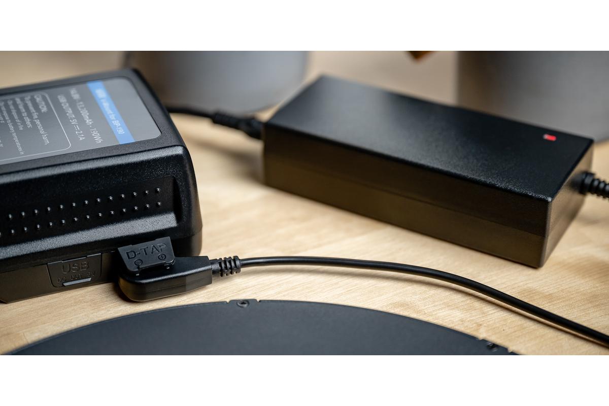 Newell D-Tap 16.8V 5A töltő V-mount-1