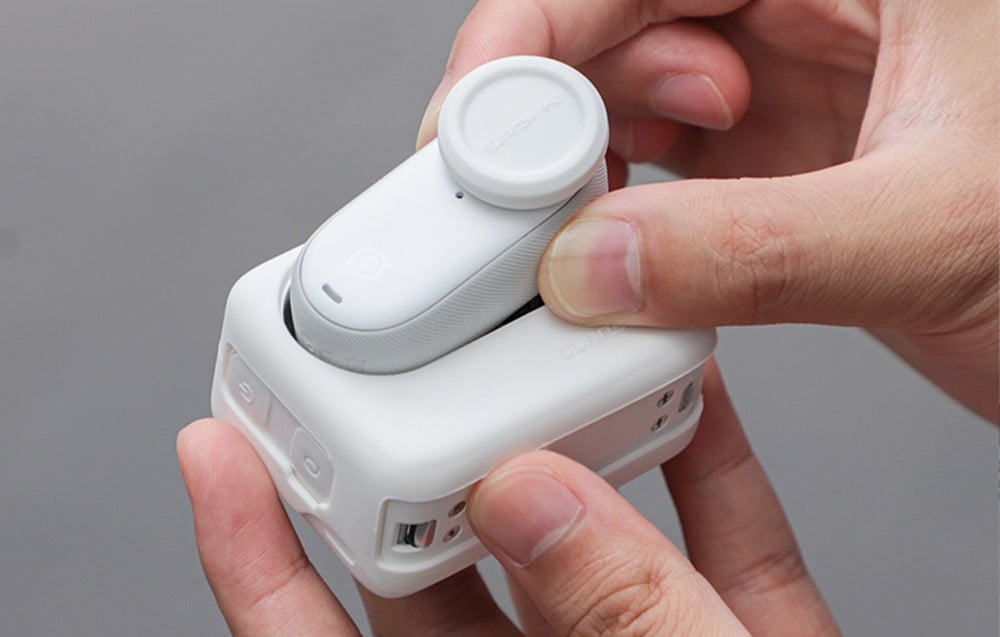 Sunnylife szilikon tok pánttal Insta360 GO 3S-hez (fehér) (G3S-BHT838-W)-2