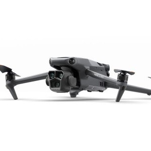 DJI Mavic 3 Pro Fly More Combo (DJI RC)