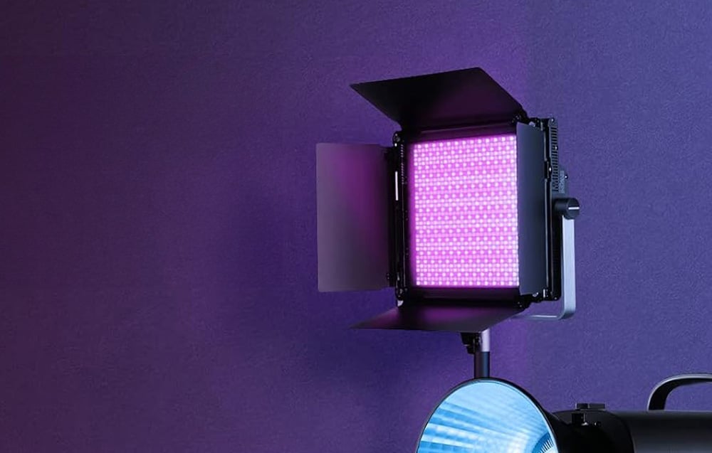 Neewer RGB1200 LED videólámpa 60W 2500-8500K + állványok + barndoors szett-4