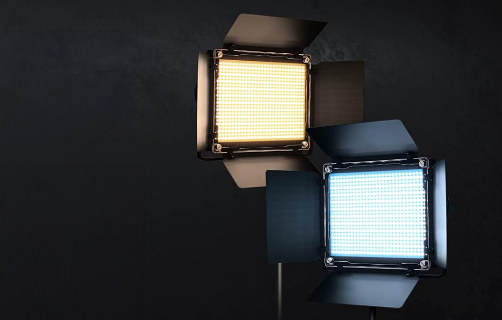 Neewer RGB1200 LED videólámpa 60W 2500-8500K + állványok + barndoors szett-3