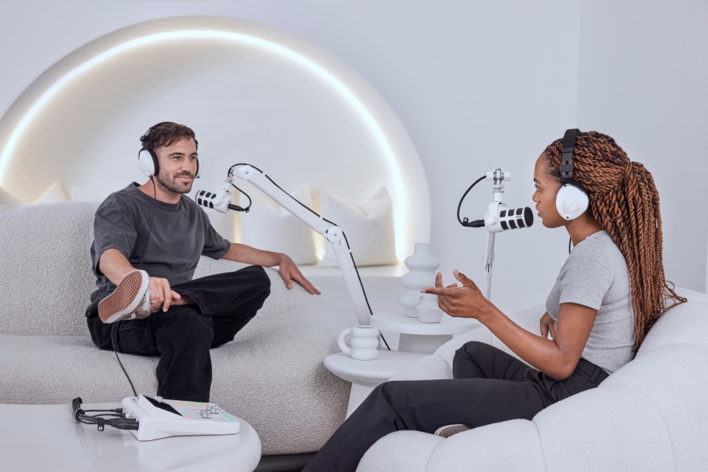 RODE PodMic broadcast minőségű dinamikus mikrofon rádiós és podcast célokra, fehér-6