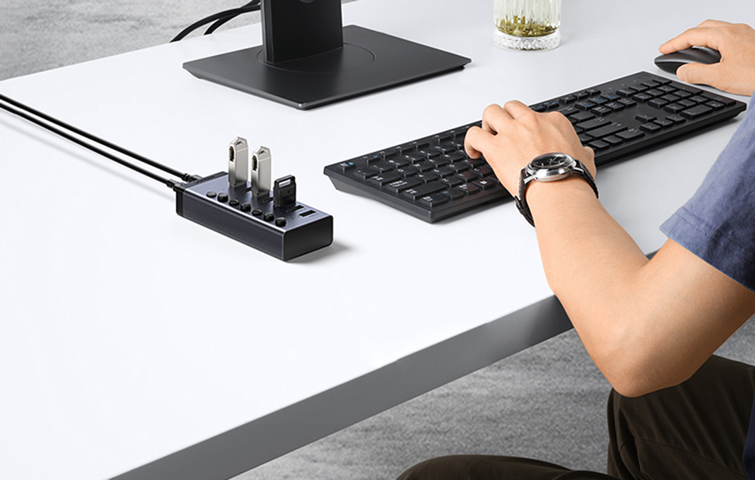 Ugreen 7in1 HUB elosztó adapter USB-C, 7x USB-A 3.0 12V 2A (fekete)-5