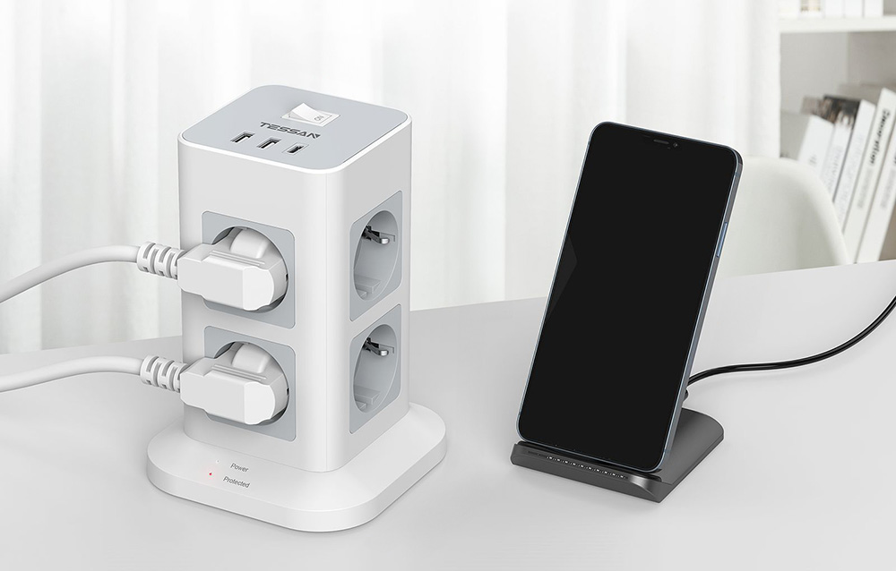 TESSAN TPS03-DE-C hálózati elosztó USB porttal-1