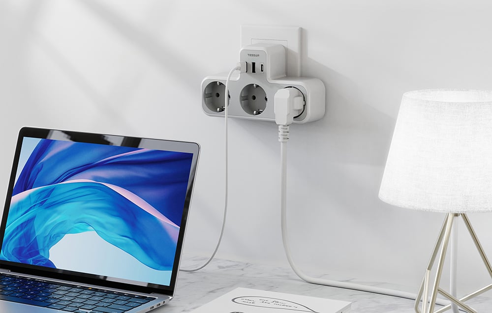 Tessan Fali hálózati elosztó TS-323-DE-C USB porttal-1