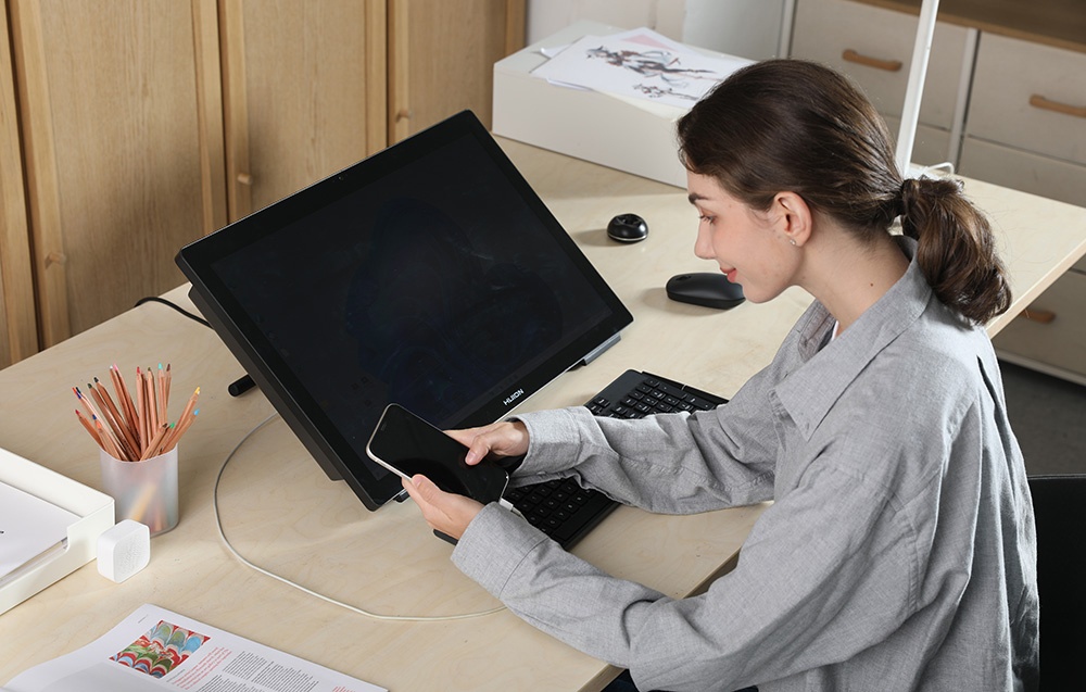Huion Kamvas Studio 24 grafikai tábla-4