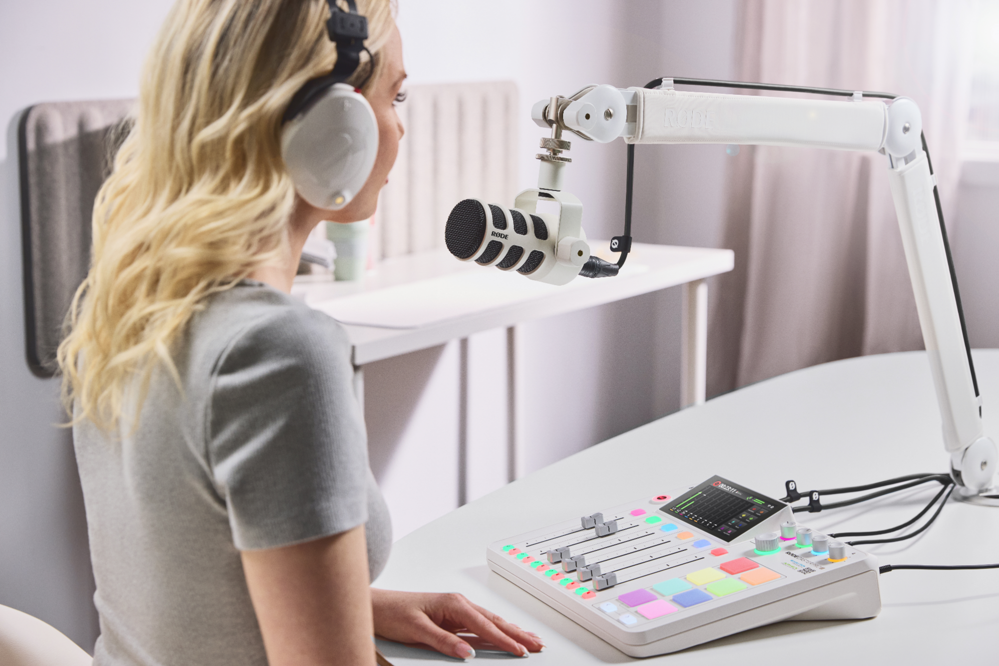 RØDE NTH-100 professzionális Over-Ear fejhallgató, fehér-1
