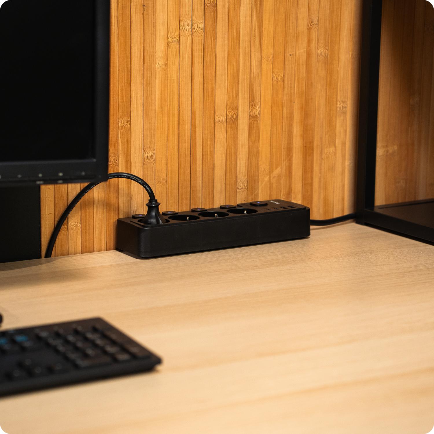 Huslog hálózati elosztó 5 kapcsolóval USB-A, USB-C porttal-5