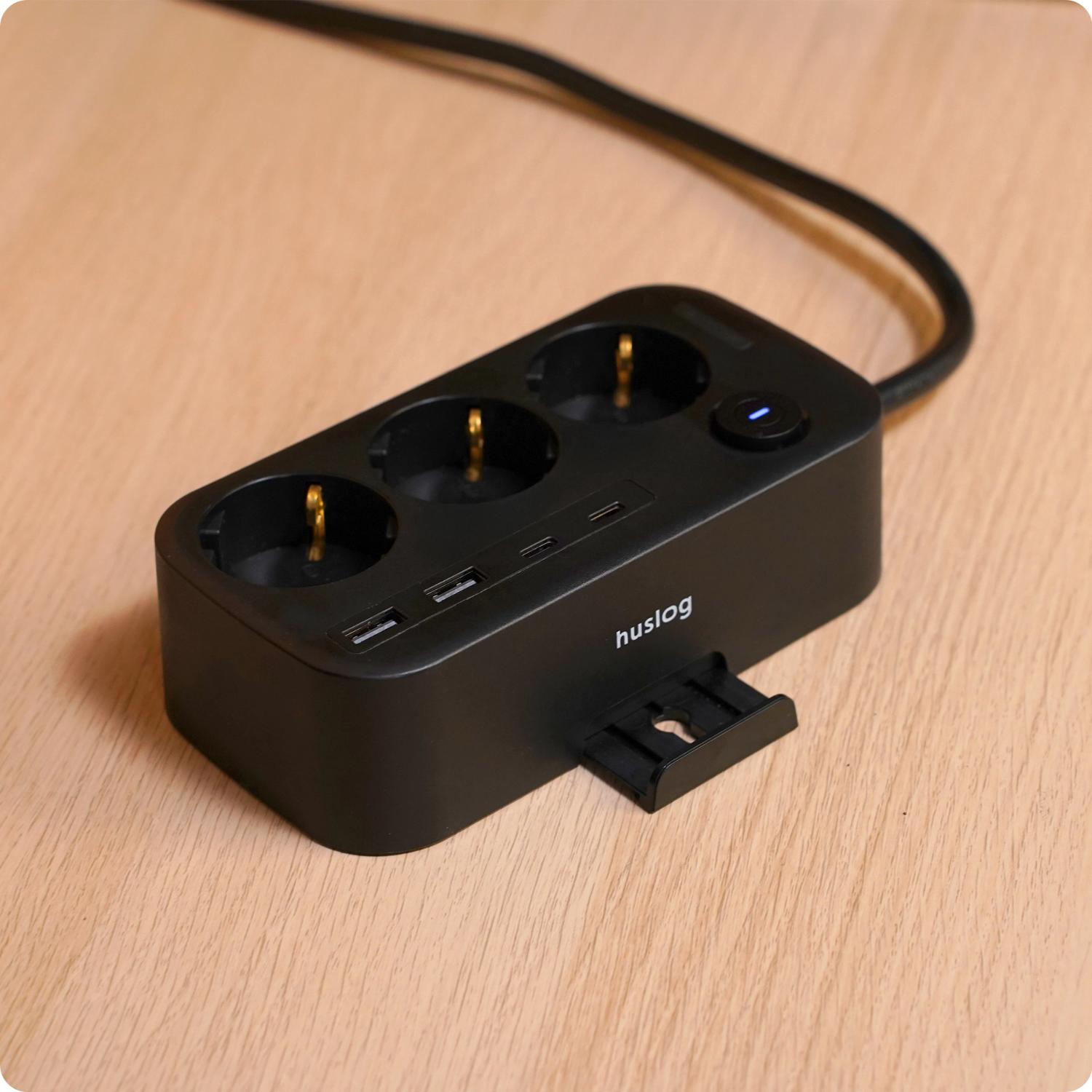 Huslog HUS1056 Hálózati elosztó telefontartóval USB-A, USB-C porttal-1