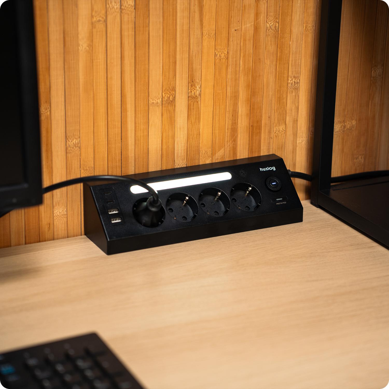 Huslog hálózati elosztó LED-del, USB-A, USB-C porttal-1