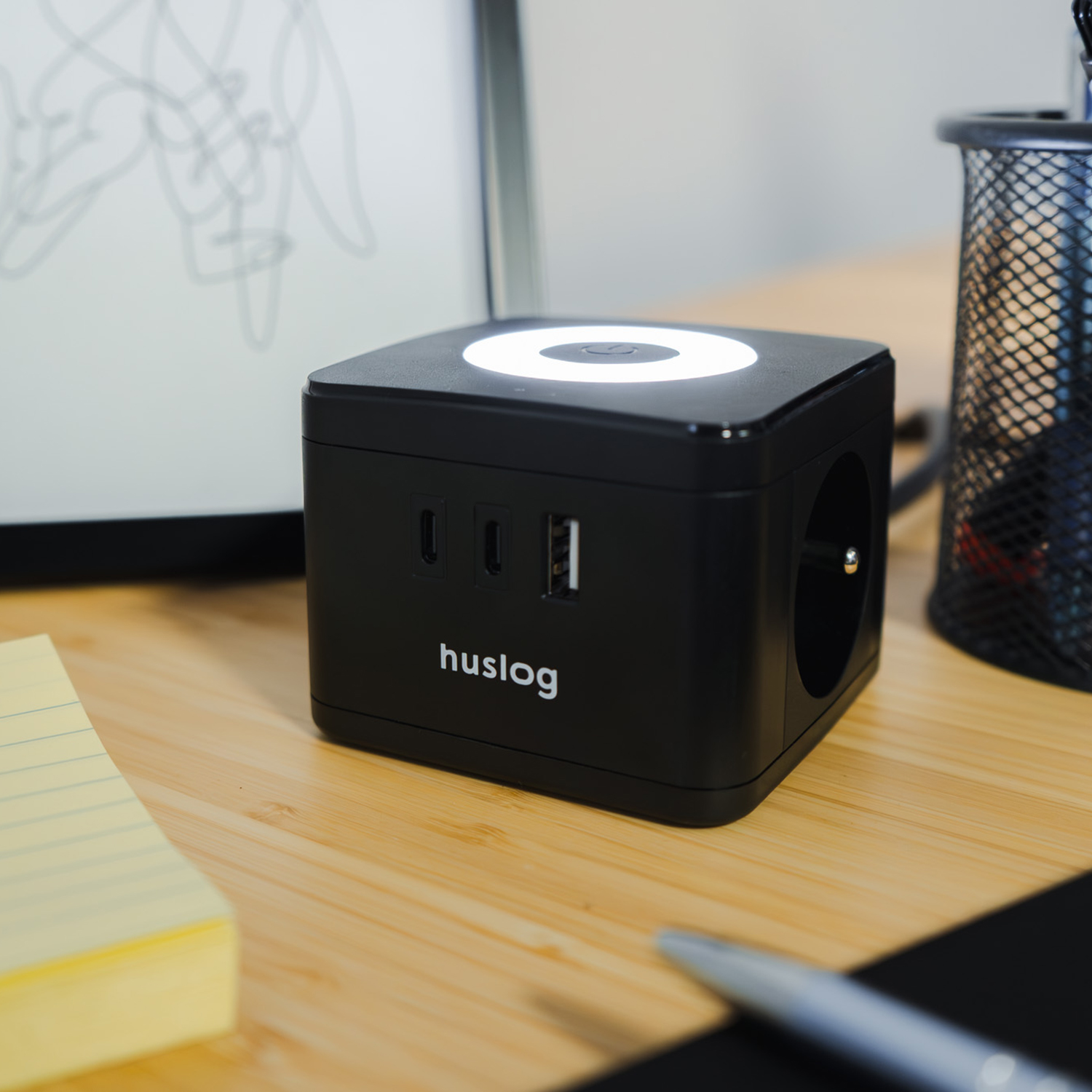 Huslog LED elosztó kocka fekete USB-A, USB-C portokkal-1
