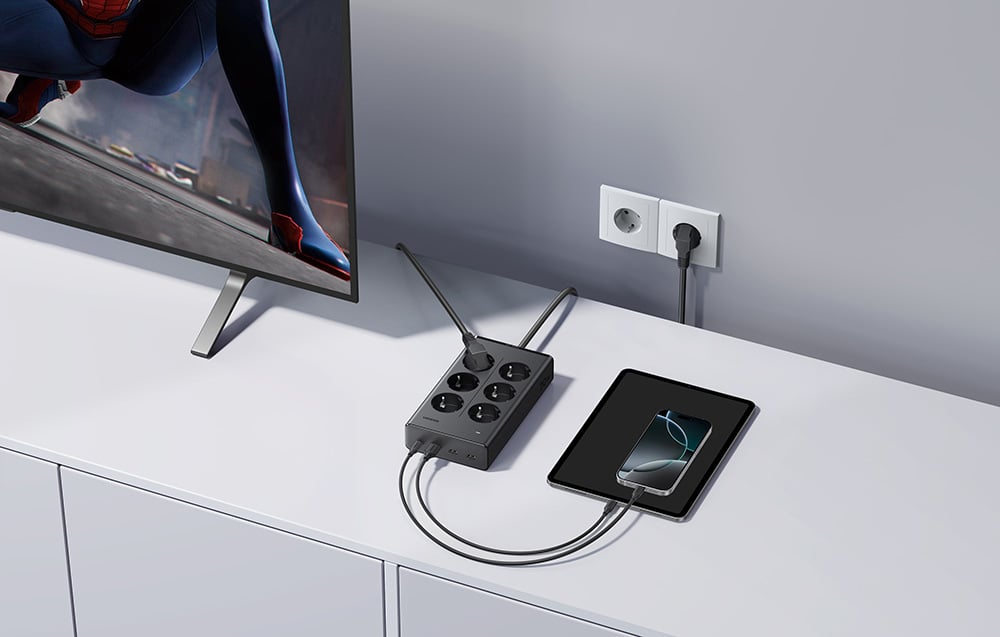 UGREEN S622 elosztó, 20W, 6xAC, 3xUSB, USB-C, 1,5m kábel-3