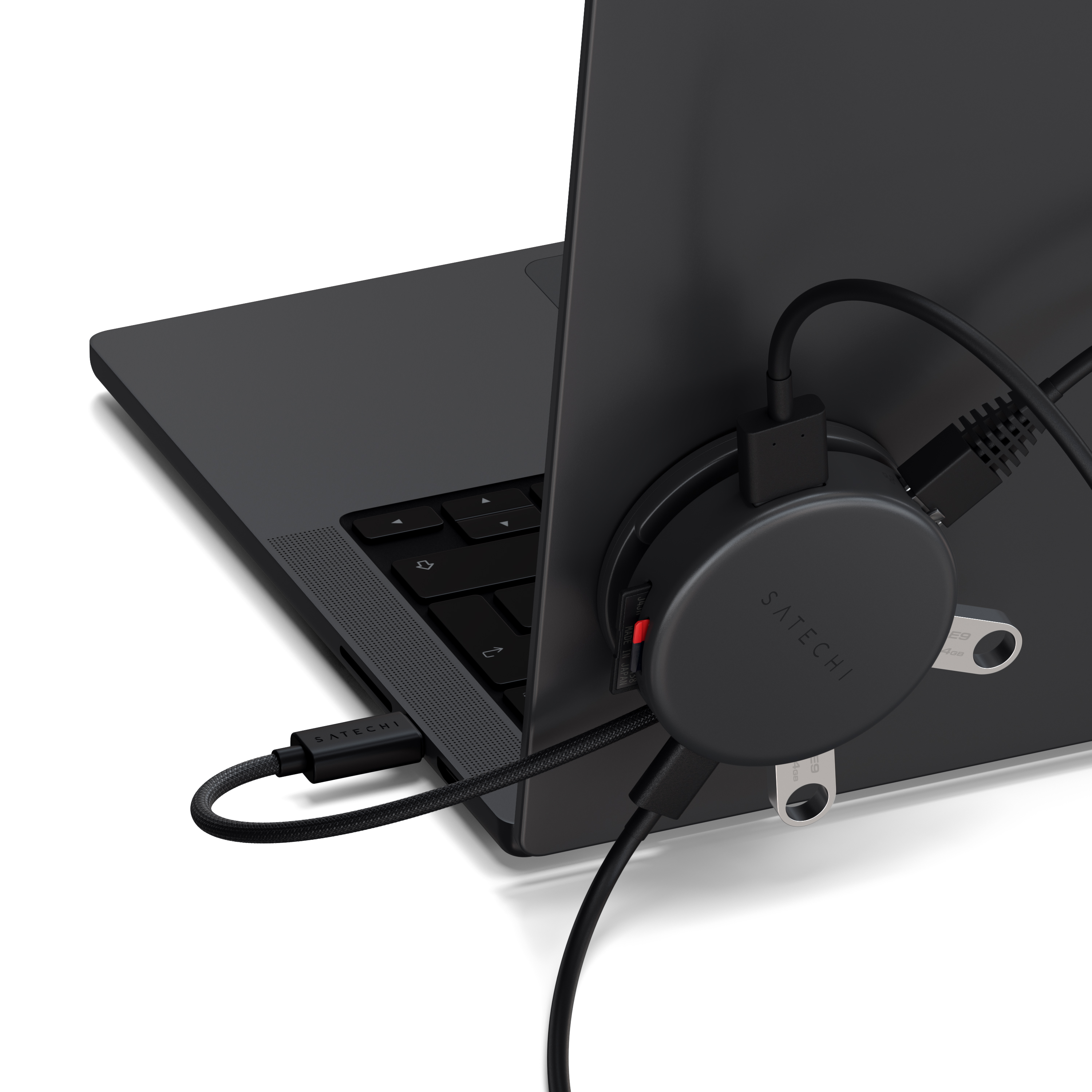 Satechi OntheGo 7-in-1 Multiport Adapter - Space Black-7