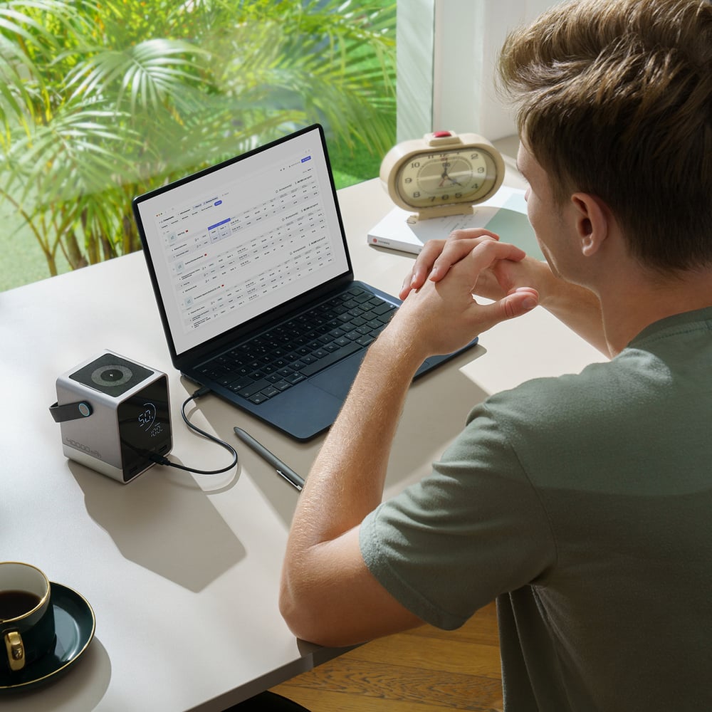Cuktech Powerbank 300W 40000mAh vezeték nélküli töltéssel 2x USB-C + 2x USB-A - Fekete-8