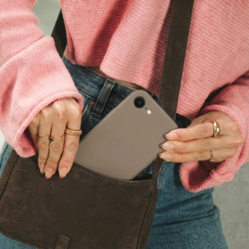 iPhone 16e/17e Tech-protect Silikónové Magsafe puzdro - Čokoládovohnedé - 5