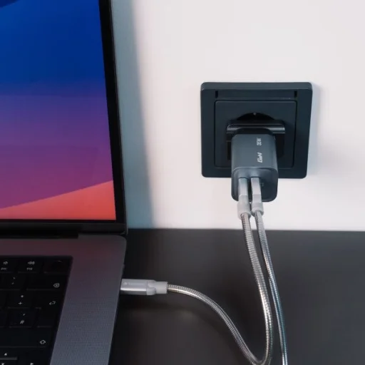 Verbatim GaN 35W sieťová nabíjačka USB-C/USB-A + EU/UK/US adaptér GNC-35 32200 - 2