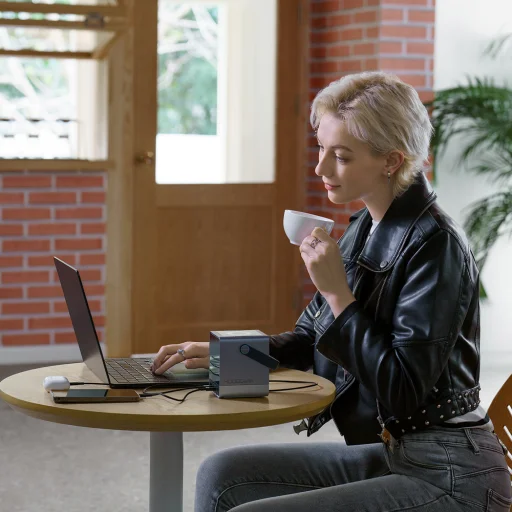 Cuktech Powerbank 300W 40000mAh s bezdrôtovým nabíjaním 2x USB-C + 2x USB-A - Čierna - 17