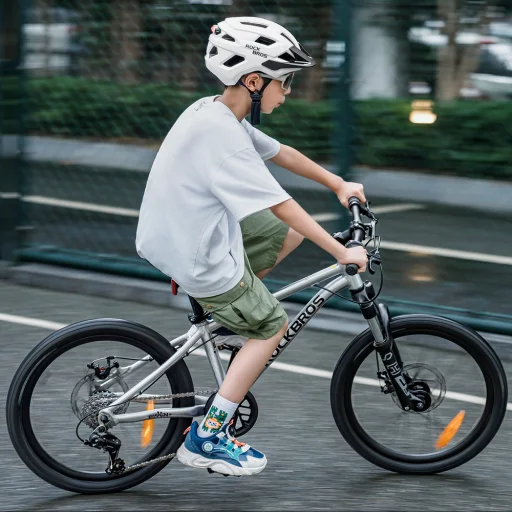 Rockbros LK-67 Juniorská cyklistická prilba s odnímateľným šiltom 54–58 cm - biela - 2