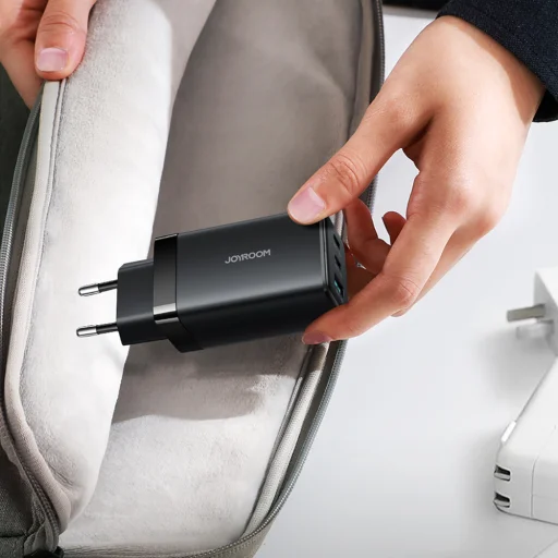 Sieťová nabíjačka Joyroom JR-TG10 65 W GaN 2x USB-C + USB-A s káblom 100 W USB-C - USB-C 1,2 m - čierna - 14