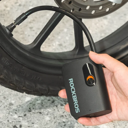 Rockbros L1 Mini bezdrôtová pumpa 70 psi kompresor 200 mm dĺžka hadice Schrader - čierna - 5