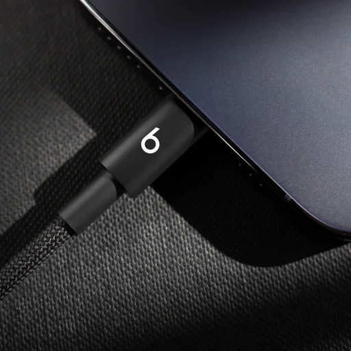 USB-C – Lightning kábel Beats, 1,5 m, čierny MDGK4ZM/A - 3