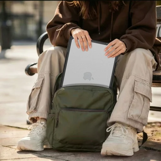 MacBook Neo 13 2026 Tech-Protect Velar matné čierne/priehľadné puzdro - 10