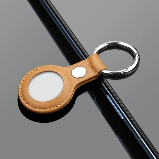 PU bőr Apple AirTag tok kulcstartóra világosbarna - 5