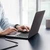 MacBook Air 13 (M2 / M3 / M4 / M5 / 2023–2026) Spigen AirSkin matné čierne puzdro thumbnail