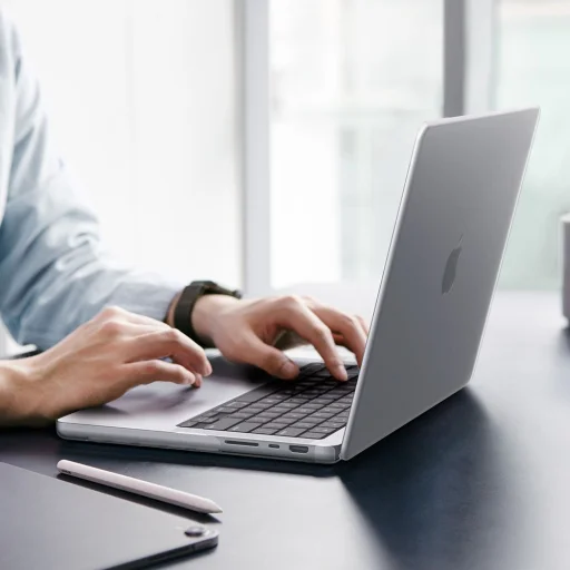 MacBook Pro 14 2021-2026 Spigen AirSkin matný priehľadný kryt - 6