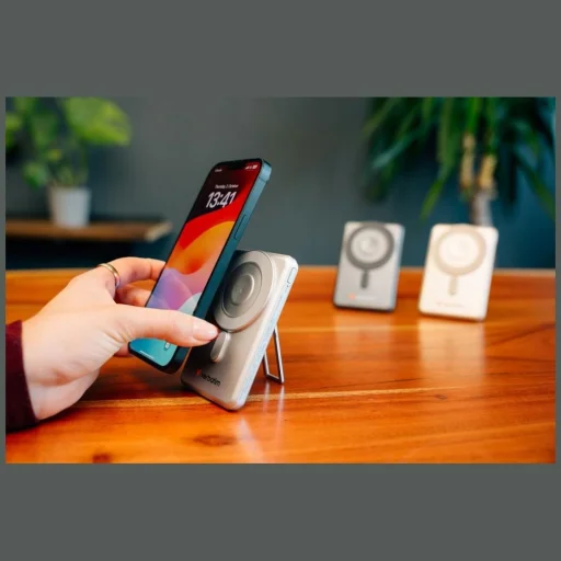 Verbatim Charge'n' Go 15W 5000mAh magnetická bezdrôtová powerbanka s 2x USB-C káblom strieborná 32276 - 5