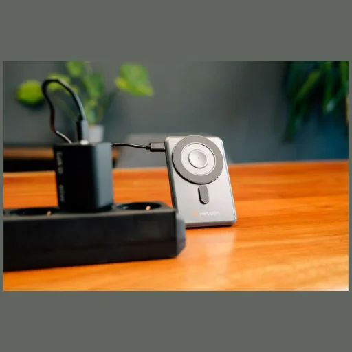 Verbatim Charge'n' Go 15 W 5000 mAh magnetická bezdrôtová powerbanka s 2x USB-C káblom sivá 32251 - 5
