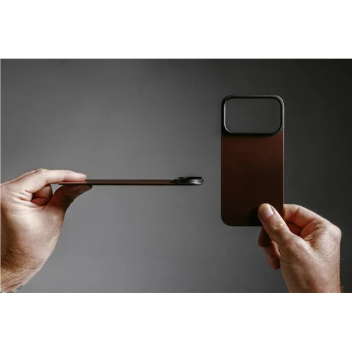 Nomad Magnetic Leather Back MagSafe zadný kryt pre iPhone 17 Pro, rustikálna hnedá (Horween) - 9