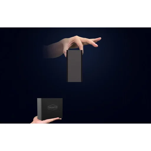 TerraMaster F4 SSD NAS server s procesorom Intel N95, 8 GB RAM a 4 pozíciami pre M.2 NVMe disky. - 2