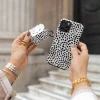 Burga puzdro na AirPods, mandľové latte – AirPods Pro 3 thumbnail