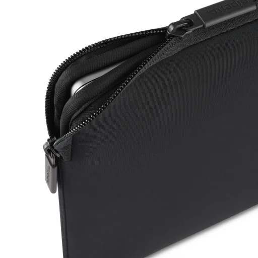  MacBook Neo 13 (A18 Pro) fekete Pipetto Classic Fit tok - 3
