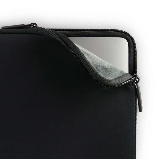  MacBook Neo 13 (A18 Pro) fekete Pipetto Classic Fit tok - 4