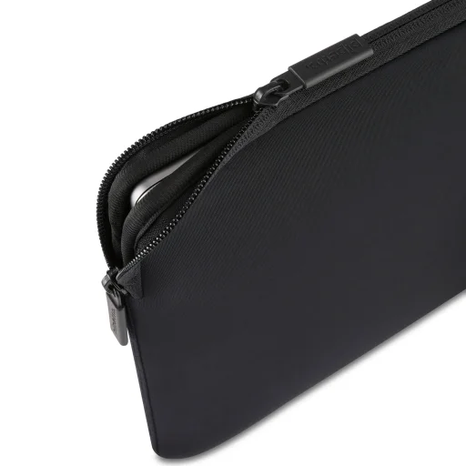  MacBook Neo 13 (A18 Pro) fekete Pipetto Classic Fit tok - 10