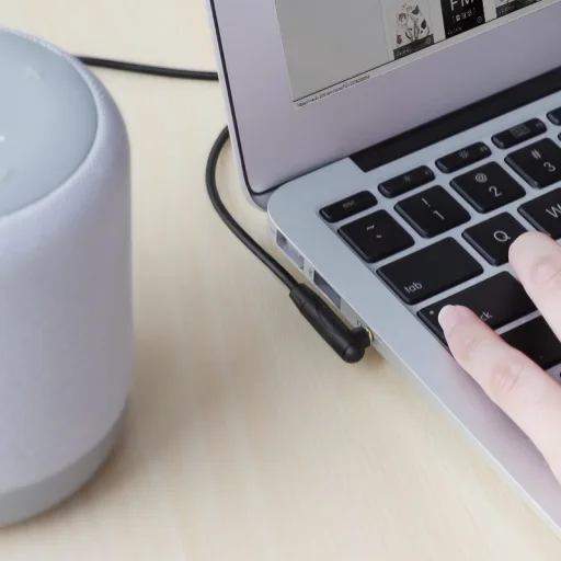 Borofone BL4 3.5mm - 3.5mm audio mini jack kábel döntött fejjel 2m fekete - 3