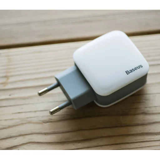 BASEUS Letour hálózati , fali töltő adapter 2 USB aljzattal fehér színben - 1