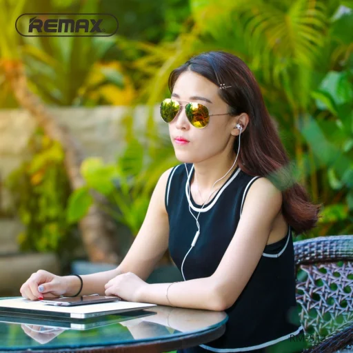 Remax Vezetékes fülhallgató 3.5mm jack audio piros - 3