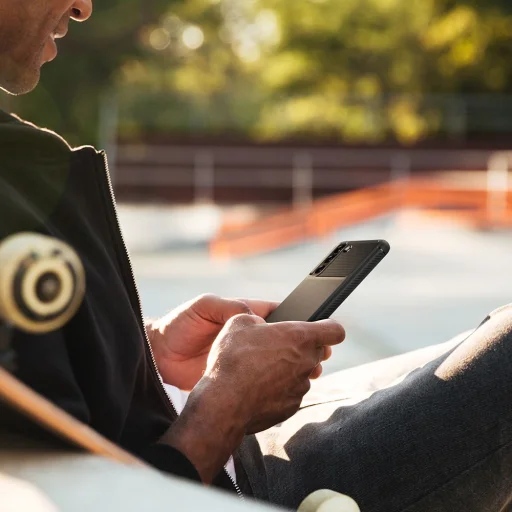 Samsung Galaxy S21 FE Spigen Rugged Armor tok matt fekete - 11