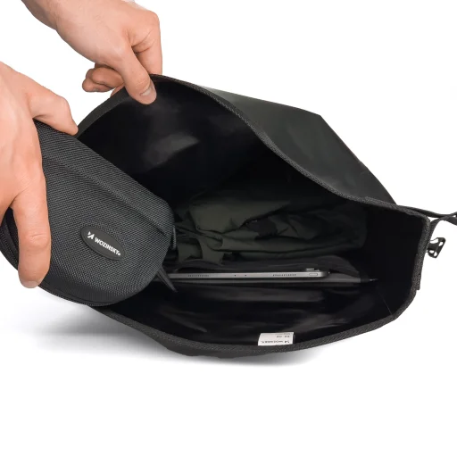 Wozinsky 2 az 1-ben vízálló kerékpártáska csomagtartóra rögzíthető 25l fekete (WBB24BK) - 10