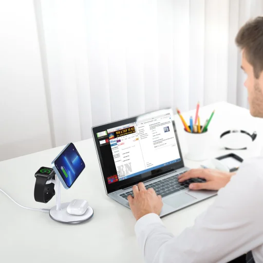 Choetech 3 az 1-ben mágneses, vezeték nélküli töltőállomás MagSafe-kompatibilis iPhone, Apple Watch, AirPods számára (T585-F) fehér - 7