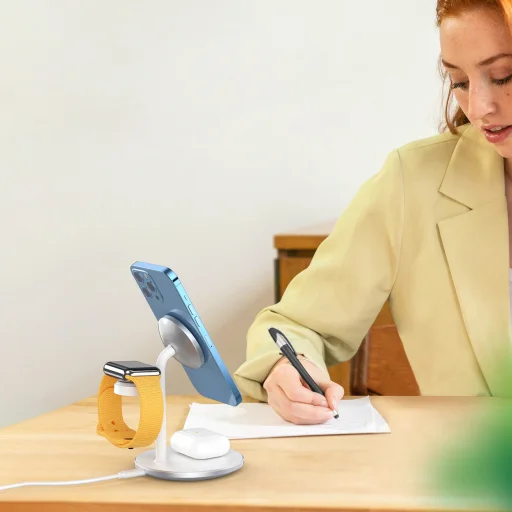 Choetech 3 az 1-ben mágneses, vezeték nélküli töltőállomás MagSafe-kompatibilis iPhone, Apple Watch, AirPods számára (T585-F) fehér - 10