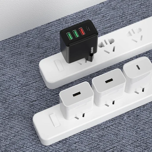 Dudao gyorstöltő 3x USB / 1x USB Type C 20W, PD, QC 3.0 fehér (A5H) - 4