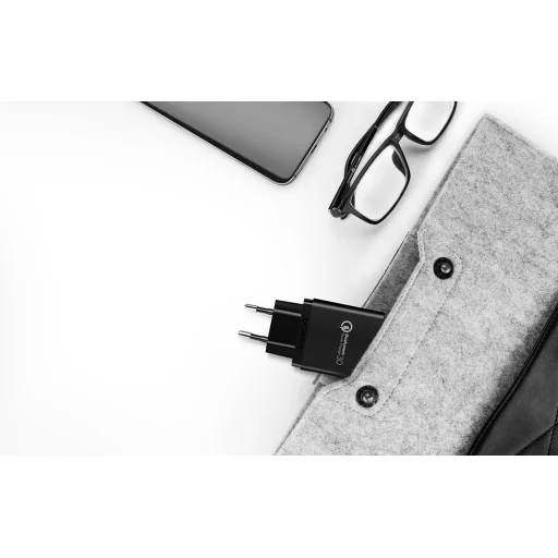 Ugreen hálózati töltő adapter CD122, 18W, QC 3.0, USB (fekete) - 6