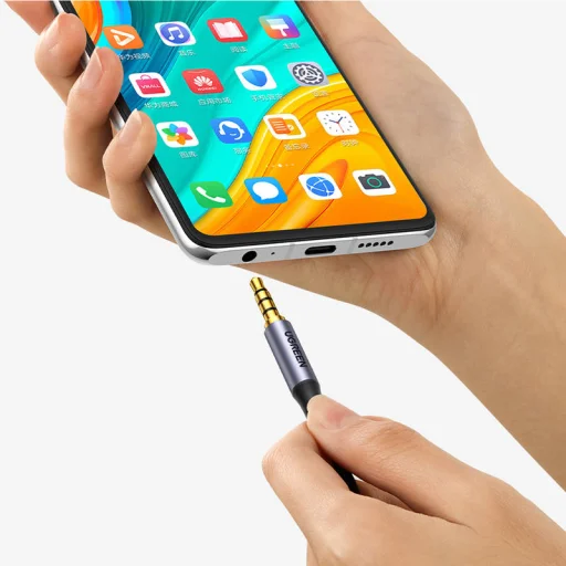 Ugreen AV183 Mini jack kábel 3.5 mm TRRS, AUX, 2m (fekete) - 3