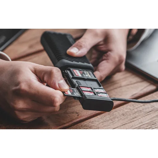 PGYTECH CreateMate nagy sebességű memória kártyaolvasó tok - 2