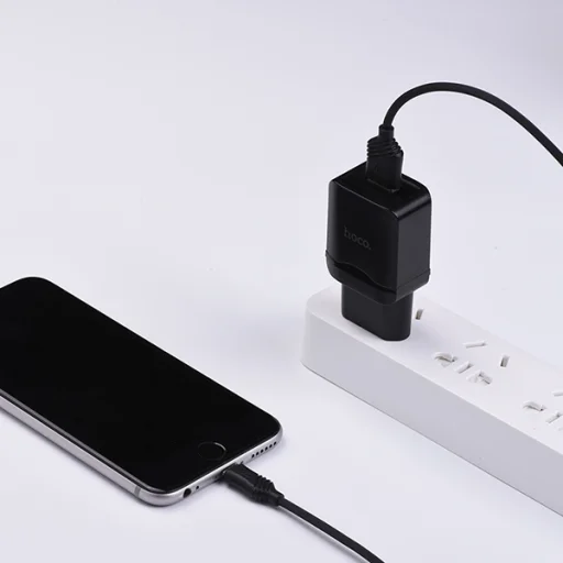 Hoco hálózati, USB fali töltő adapter Lightning kábellel USB csatlakozóval 2,4A fekete - 4